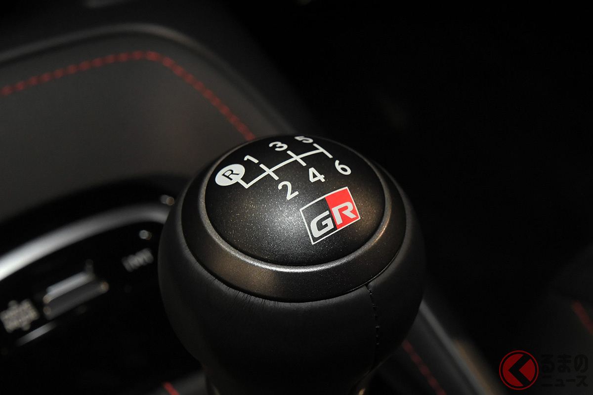 2022年はMT祭り!? 「GRカローラ」「GRスープラ(MT)」「フェアレディZ」「シビックタイプR」などクルマ好き歓喜! いまやMTは付加価値なのか?(画像はGRカローラのMTシフト)