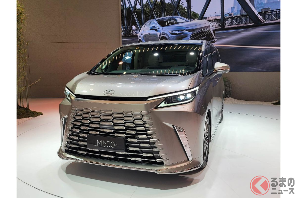 上海モーターショー2023で世界初公開されたレクサスの「2台目LM」だが…「アルファード」と比較する人はほぼ居ないようだ