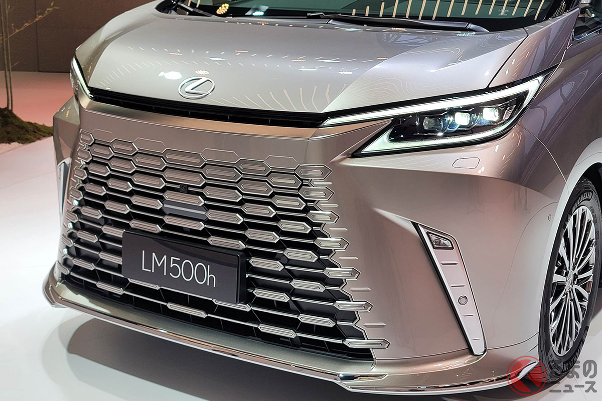 日本では2023年秋頃の発売が予定されているレクサス新型ミニバン「LM」