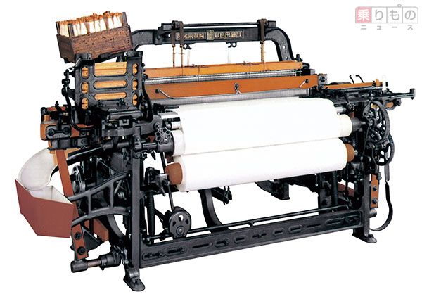豊田佐吉氏が発明した、豊田自動織機の最初のモデル「無停止杼換式豊田自動織機（G型）」（画像：豊田自動織機）。