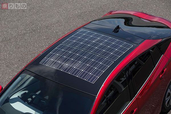 トヨタ「プリウスPHV」のソーラー充電システムに採用されている、パナソニックの太陽電池モジュール（画像：トヨタ）。