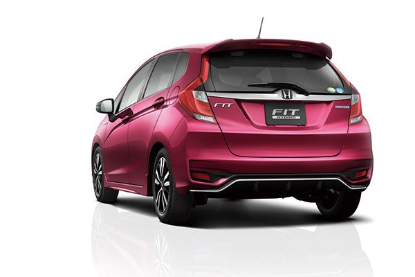「HYBRID・S Honda SENSING（FF）」新開発色のルージュアメジスト・メタリック（画像：ホンダ）。