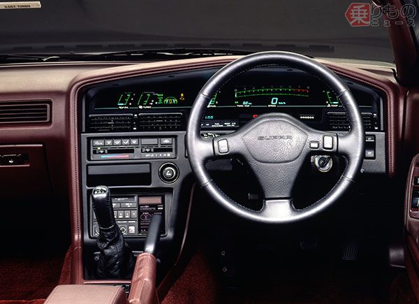 1986年デビュー時の3.0GTターボのインパネまわり。最上級グレードには、パノラミックデジタルメーターが標準装備だった（画像：トヨタ）。