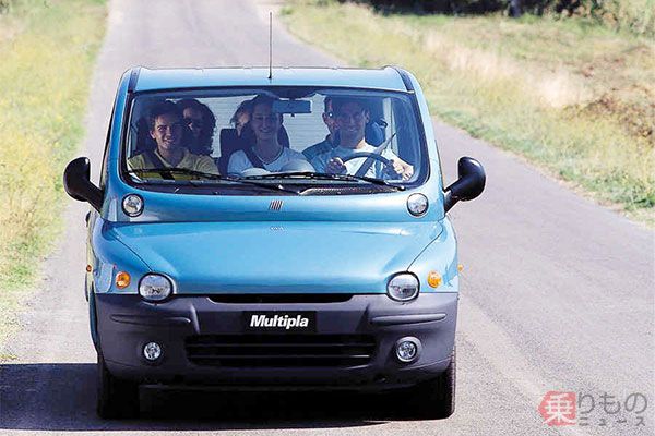 前列3席、後列3席の6人乗りモデルとして1998年に登場したフィアット「ムルティプラ」（画像：Fiat Chrysler Automobiles）。
