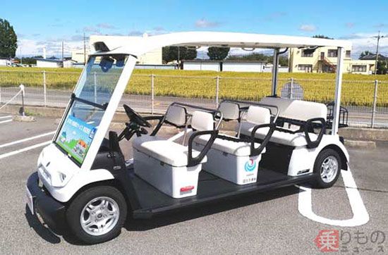 「道の駅 芦北でこぽん」での実験に使用されるゴルフカートを改造した7人乗り車両（画像：ヤマハ発動機）。