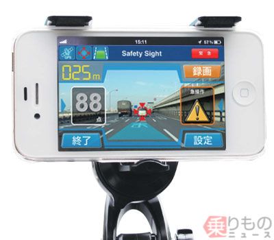 損保ジャパン日本興亜のアプリ「Safety Sight」は、前方車両接近アラートや走行履歴表示機能などとともに、ドライブレコーダーの機能がある。画像はイメージ（画像：損保ジャパン日本興亜）。