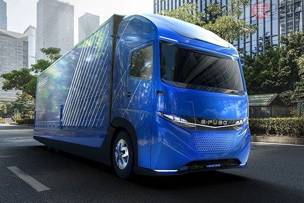 世界初公開、三菱ふそうの電気大型トラックコンセプトモデル「Vision ONE」（画像：Daimler AG）。