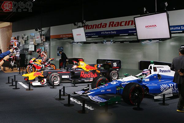 佐藤琢磨選手の「インディ500」優勝マシンなどホンダのモータースポーツ競技車を展示。