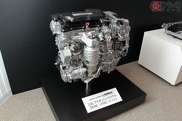 ハイブリッドモデルに搭載される2.0L DOHC i-VTECエンジン（2017年10月11日、奥村純一撮影）。